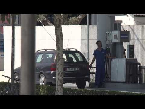 RRITJA E CMIMIT TE NAFTES, EKSPERTET: QEVERIA TE VENDOSE MEKANIZMA KONTROLLI