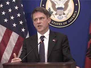 KANTRIMEN NE TIRANE MOS PRISNI ZGJIDHJE TE KRIZES NGA JASHTE LAJM