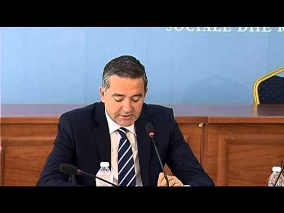 MINISTRI BLENDI KLOSI PREMTON SE DO I JAPE PRIORITET FRENIMIT TE DHUNES NE FAMILJE LAJM