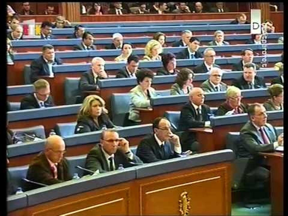 BIE QEVERIA NE KOSOVE DEPUTETET E PDK VOTOJNE PRO MOCIONIT LAJM