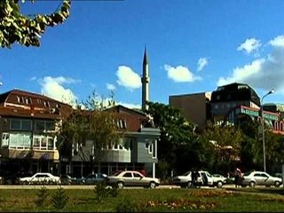 DORIS PAK NE KOSOVE NUK PREMTON ASGJE PER VIZAT LAJM