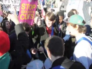 BRITANIA E MADHE PROTESTA TE DHUNSHME NE RRUGET E LONDRES LAJM