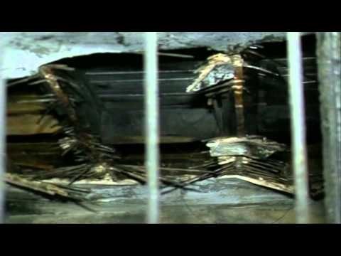 ZJARR NE NJE SHTEPI NE KORÇE SHUHET FAMILJA NE GJUME HUMB JETEN NENA DHE 2 FEMIJET LAJM