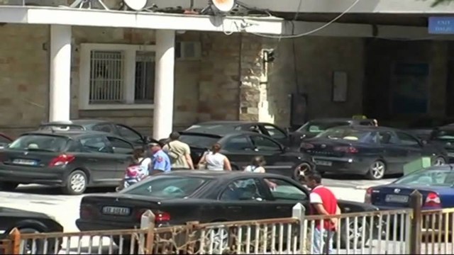 RADHE NE DOGANEN E KAPSHTICES SI PASOJE E PUNES VETEM ME DY SPORTELE NGA PALA GREKE LAJM