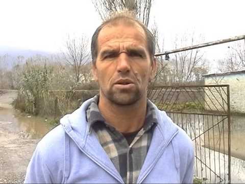 OBOTI NEN UJE FSHATI PER TE 5 HERE KETE VIT PERDOR VARKAT LAJM