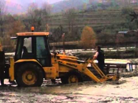 SHPETOJNE 4 ELEKTRICISTE FORCAT E POLICISE I NXJERRIN NGA UJI PAS NJE ORE LAJM