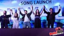 Shocking! Kriti Sanon's OOPS MOMENT@ Dilwale Song Launch