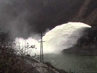 SITUATA NE KASKADE VIJOJNE SHKARKIMET MEGJITHESE BIE INTENSITETI LAJM