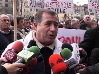 下载视频: PROTESTA PER ÇMIMIN SHOQERIA CIVILE KUNDER RRITJES SE ÇMIMIT TE ENERGJISE LAJM