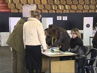 ZGJEDHJET NE KOSOVE EUROPA PERSHENDET MATURINE E KOSOVAREVE LAJM