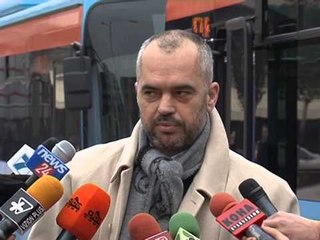 Download Video: LINJA E PORCELANIT BASHKIA SHTON EDHE 5  AUTOBUSE TE RINJ LAJM