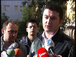 STUDENTET E MJEKSISE MJEKET E RINJ U RIKTHEHEN PROTESTAVE LAJM