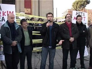 META IK PROTESTA PERFUNDON NE MOMENTIN E DHENIES SE LAJMIT LAJM