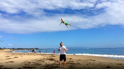 Oğlunu Metrelerce Yukarıya Fırlattı