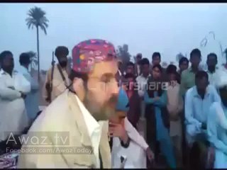 PMLN Awais Laghari Openly Threatening People During Election Campaign