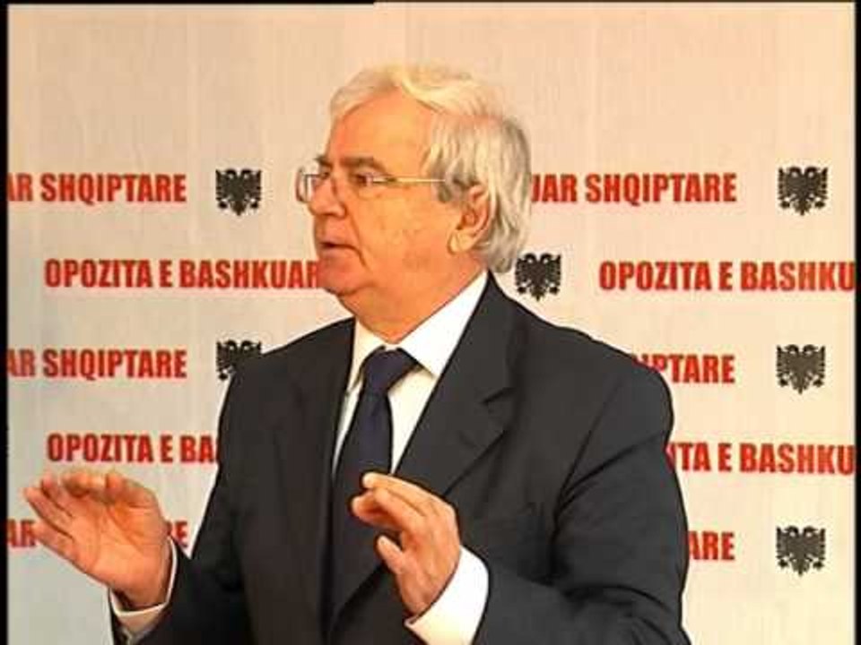 OPOZITA E BASHKUAR SITUATA E RENDE NE PROTESTA PER LARGIMIN E QEVERISE LAJM