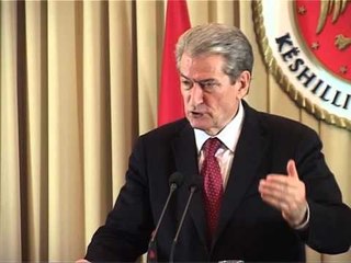 BERISHA NE KONFERENCE DEKLARON ANULIMIN E MITINGUT TE PAQES LAJM