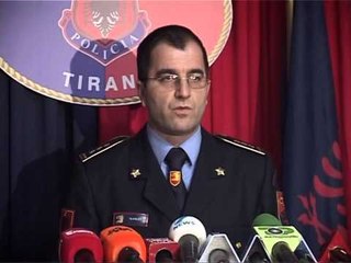 VIJOJNE IDENTIFIKIMET POLICIA IDENTIFIKON NJE TJETER TE ARMATOSUR LAJM