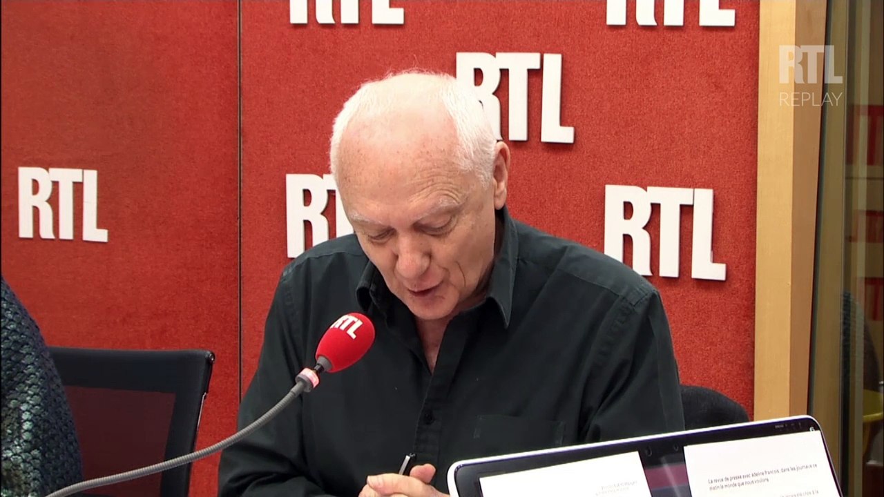 "L'homme Hollande n'a plus qu'un visage, le masque de fer de la guerre", dit Nicolas Domenach