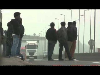 FRANCE,QETESOHET SITUATA NE ZONEN KUFITARE CALAIS KU PROTESTUAN EMIGRANTET LAJM