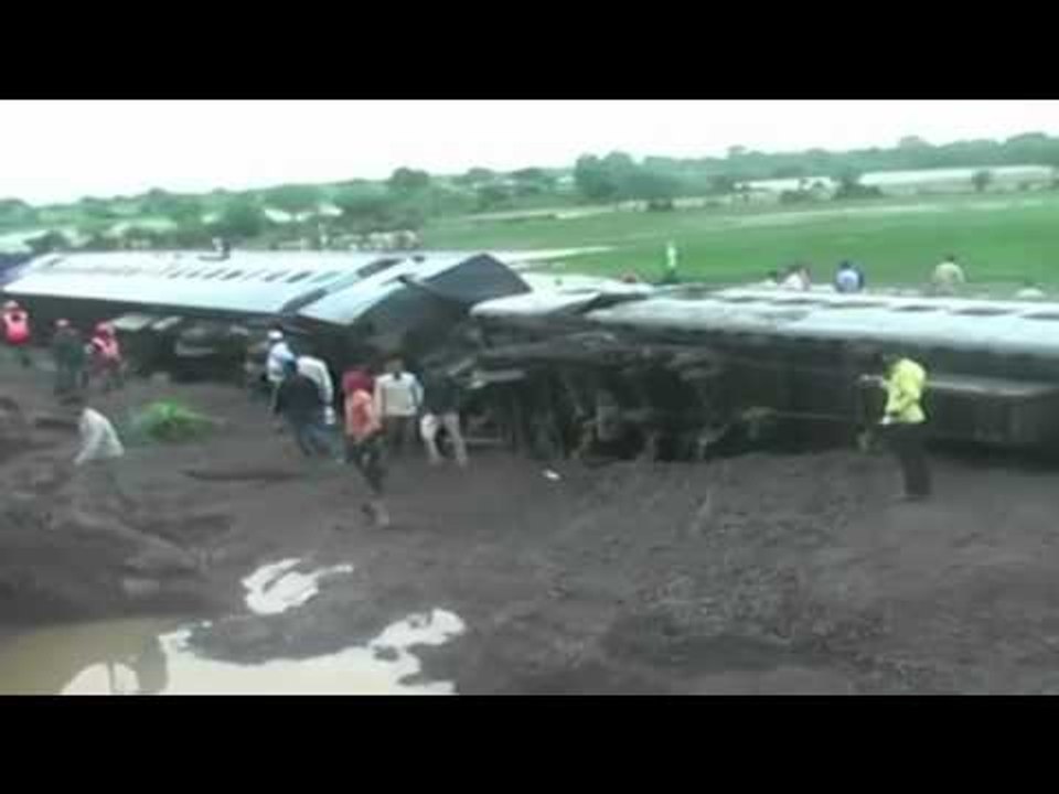 DALIN NGA SHINAT DY TRENA NE INDI NGA PERMBYTJET,30 TE VDEKUR DHE 100 TE PLAGOSUR LAJM