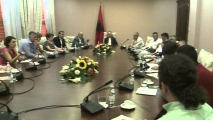 PRESIDENTI PRITET TE RIKTHEJE PER RISHQYRTIM NE PARLAMNET EDHE LIGJIN PER ARSIMIN E LARTE