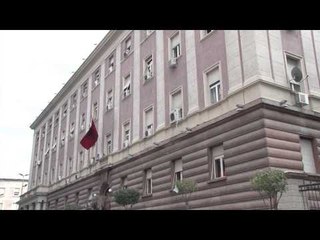 PRESIDENTI KTHEN LIGJIN PER ARSIMIN E LARTE