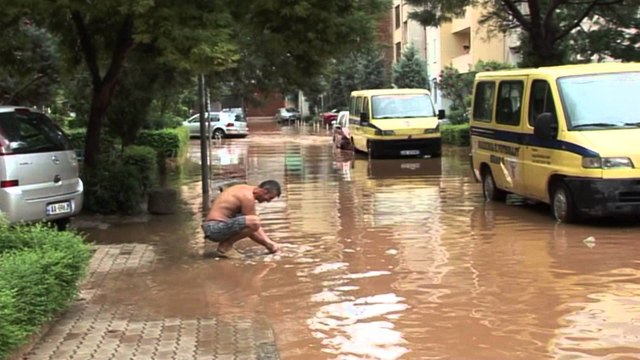 PERMBYTJE NGA RESHJET NE QYTETIN E VLORES