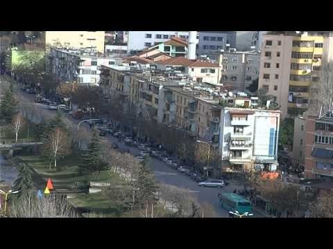 “DEUTSCHE WELLE” SHKRUAN PER AZILANTET NGA BALLKANI,“DESHTIM I ELITAVE POLITIKE” LAJM