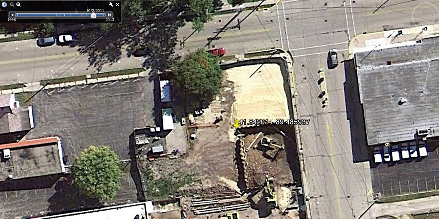 A Most Phallic Buliding in Dixon, Illinois, USA (Google Earth)