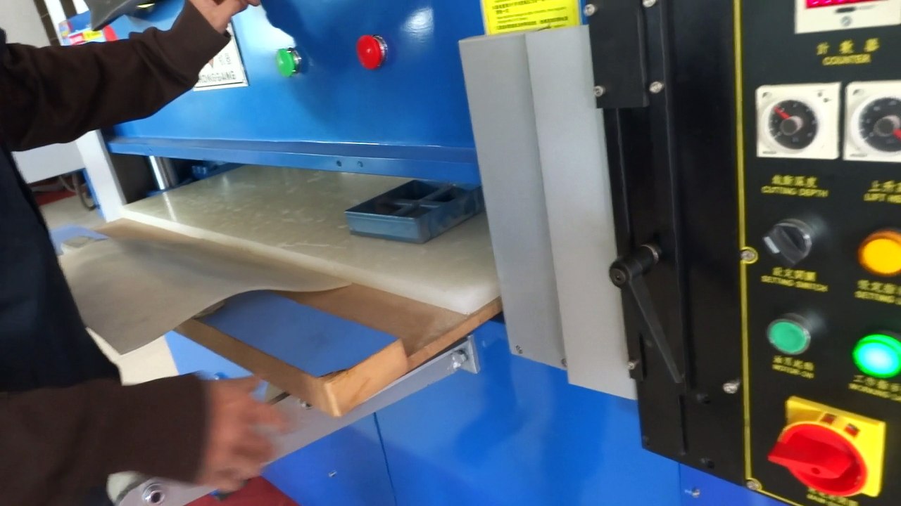 Rubber cutting machine