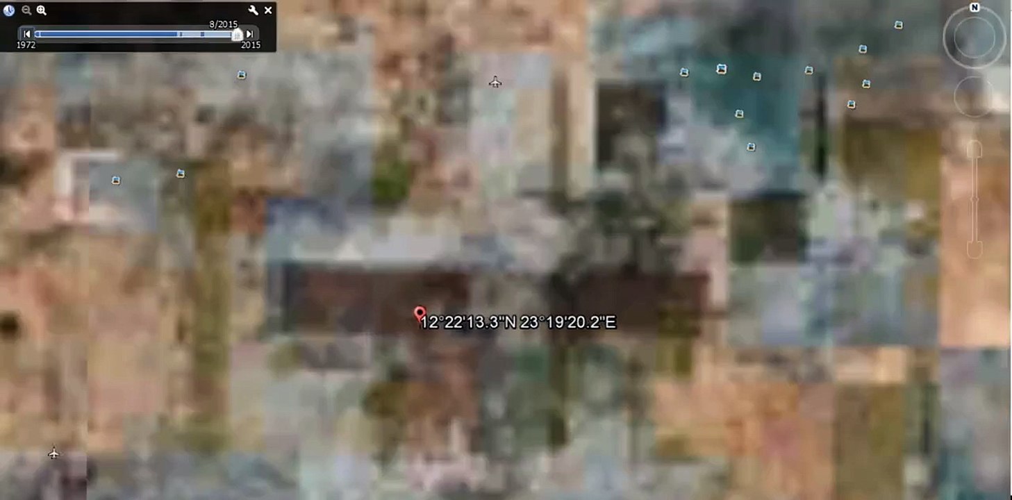 Big Red Lips in the Desert in Sudan(Google Earth)