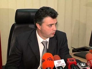 DOREZOHET KQZ SHTYHET PA AFAT NGRITJA E KZAZ,RISTANI KERCENON LAJM