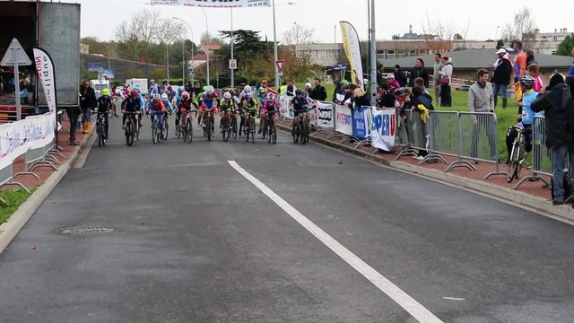 2015 11 29 cyclo cross saint jean d'angely départ minimes