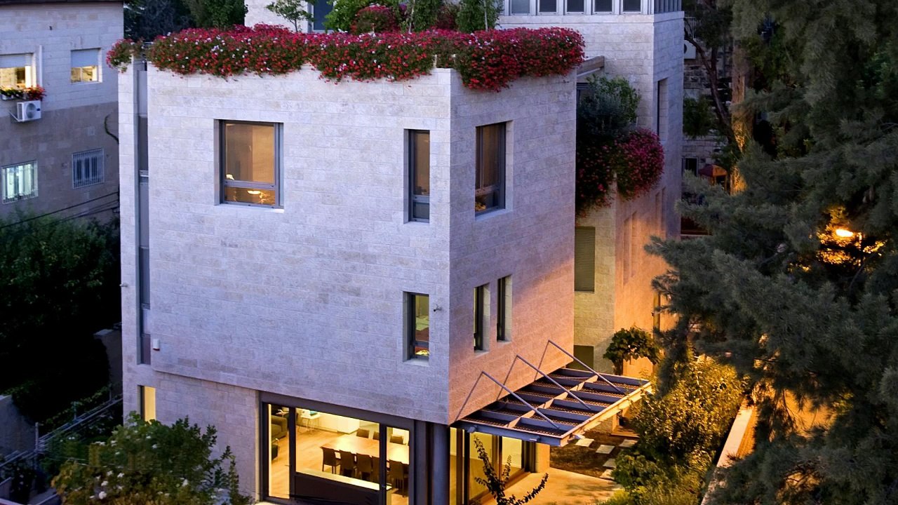 מיכה סקרה - פרויקט בניית בית בקעה בירושלים