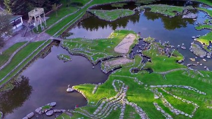 Les berges d'un lac transformées en une carte du monde géante de 4000 m2