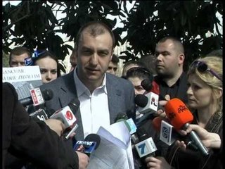 GJURMA E UNAZES SE MADHE SOCIALISTE DHE AMBJENTALISTE SERISH NE PROTESTE LAJM