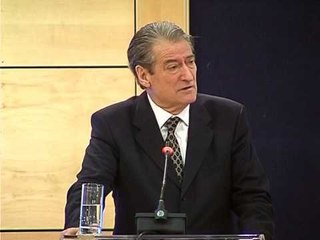 BERISHA DHE KUADRI LIGJOR PERPLASJE ME INVESTITORET E ENERGJISE SE RINOVUESHME LAJM