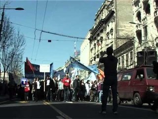 PROTESTE NE SERBI SINDIKATAT ZBRESIN NE SHESH KERKOJNE RRITJE PAGASH LAJM