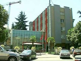 AKUZA E PS BERISHA FINANCOI ME 100 MIJE EURO LEVIZJEN ZGJOHU LAJM