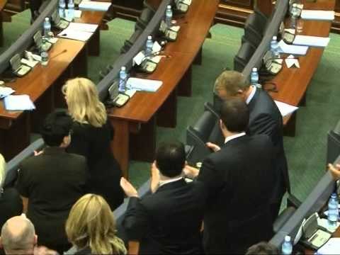 LUFTE E BRENDSHME NE PDK SHTOHEN ZERAT KUNDER KRYETARIT HASHIM THAÇI LAJM