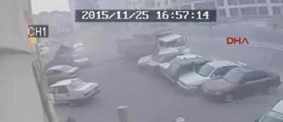 Kamyon önüne ne çıktıysa ezdi, geçti