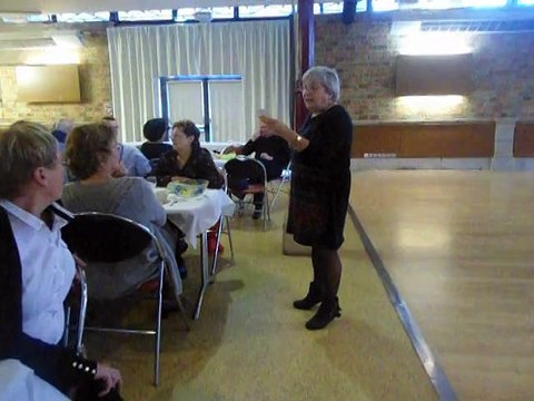 MOV05860 assemblée générale des histoires au cours du repas