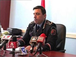 GJOBE BIZNESMENIT 5 ADOLOSHENTE BIEN NE PRANGA,I KAPET NJE PISTOLETE LAJM