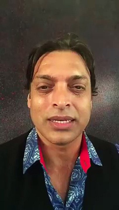 Shoaib Akhtar Asks Shahrukh Khan Kiss Him
