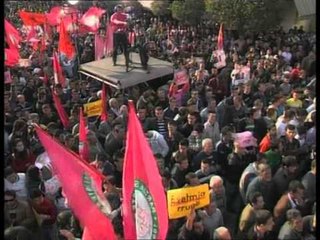 RAMA NE FUSHE KRUJE E DREJTA PER TE PUNUAR NUK I MOHOHET ASKUJT LAJM