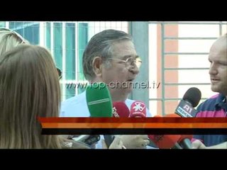 Lirohet vajza që i vuri gjobë të atit - Top Channel Albania - News - Lajme