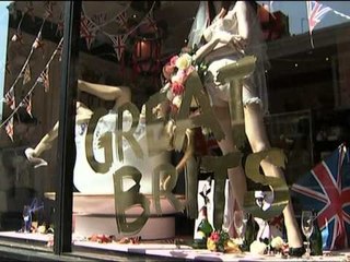 DASMA MBRETERORE LONDRA MBUSHET ME FLAMUJ,PRITEN 500 MIJE TURISTE LAJM