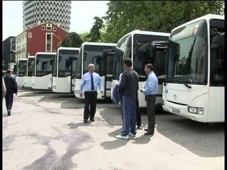 22 AUTOBUSE TE RINJ EDI RAMA FTON QYTETARET TE UDHETOJNE ME URBAN LAJM