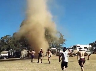 Ils dansent dans des tornades en Australie